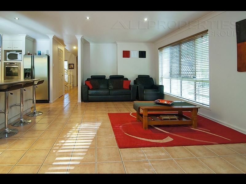 10 Seabrook Crescent, Forest Lake QLD 4078