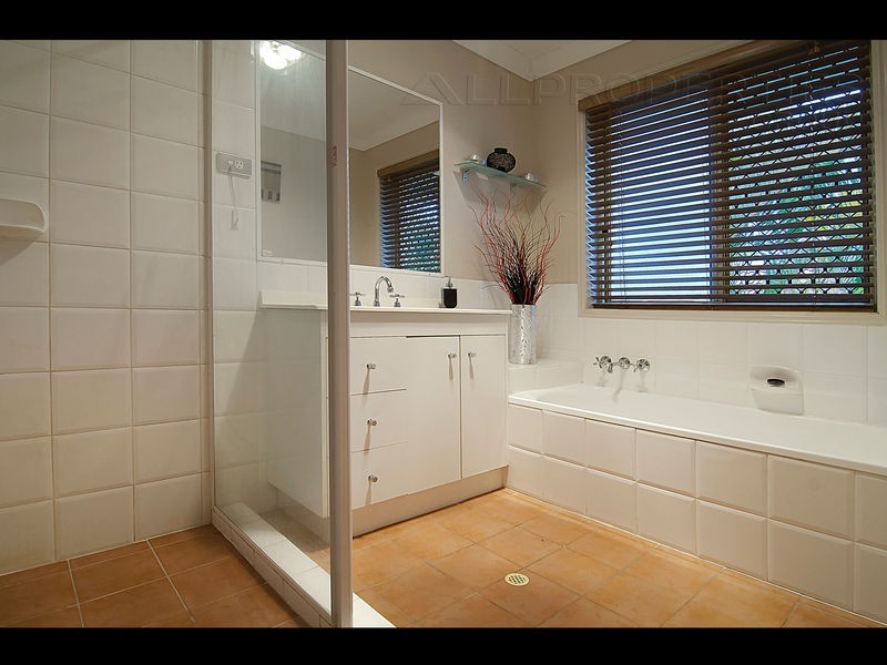 10 Seabrook Crescent, Forest Lake QLD 4078