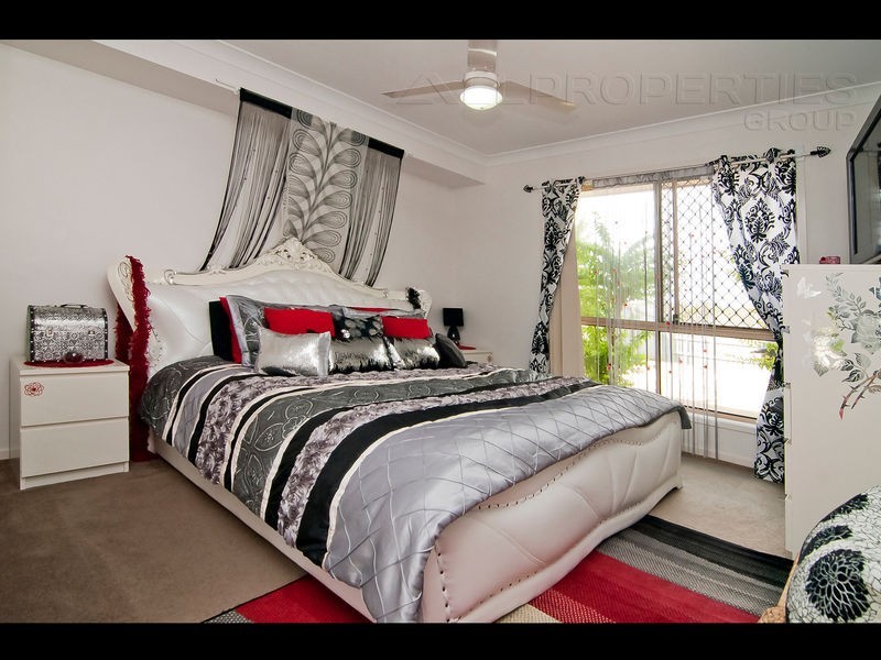 46 PAUL DRIVE, Regents Park QLD 4118