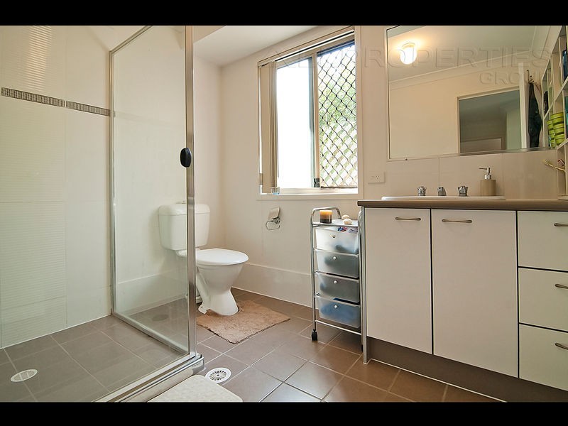46 PAUL DRIVE, Regents Park QLD 4118