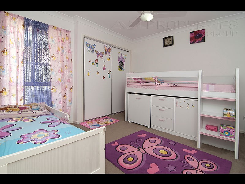 46 PAUL DRIVE, Regents Park QLD 4118