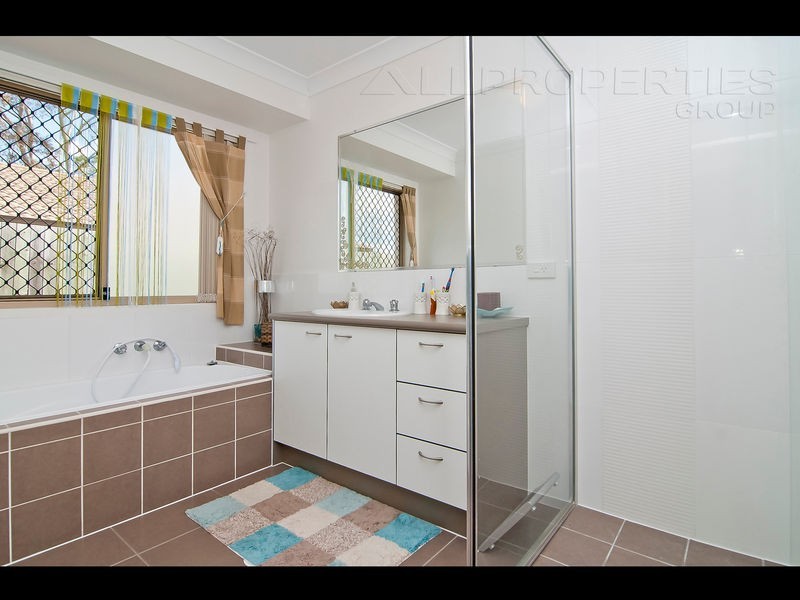 46 PAUL DRIVE, Regents Park QLD 4118