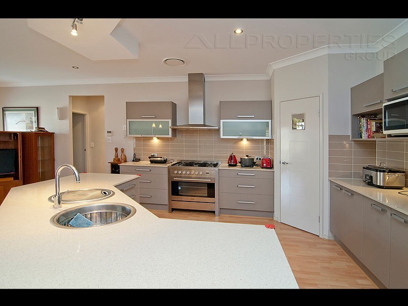 38 Oudeman Street, Augustine Heights QLD 4300