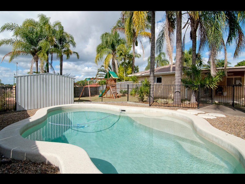26 STRINGYBARK, Regents Park QLD 4118