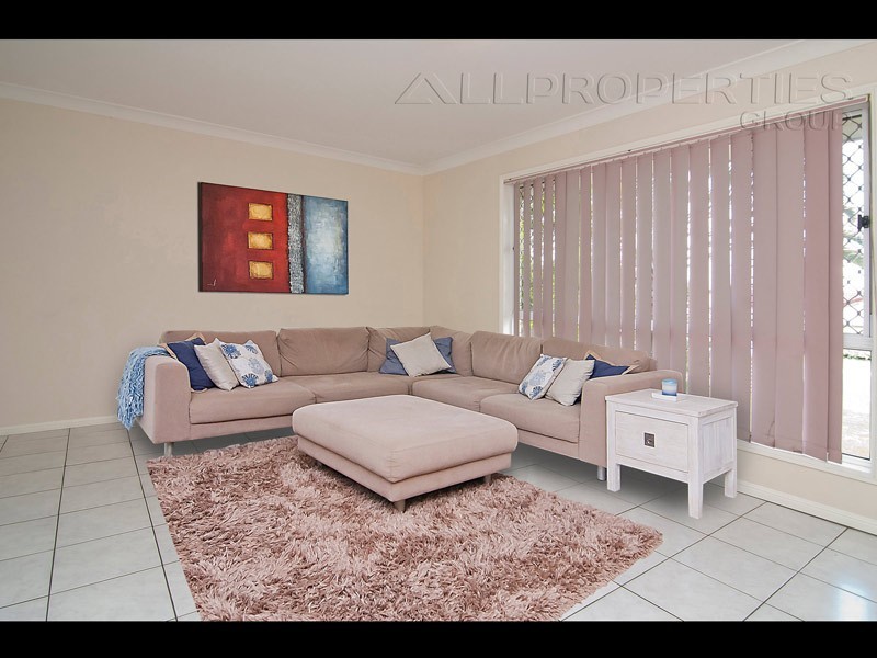 26 STRINGYBARK, Regents Park QLD 4118