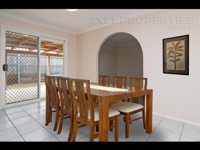 26 STRINGYBARK, Regents Park QLD 4118