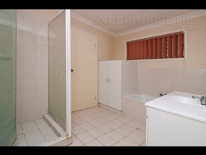 26 STRINGYBARK, Regents Park QLD 4118