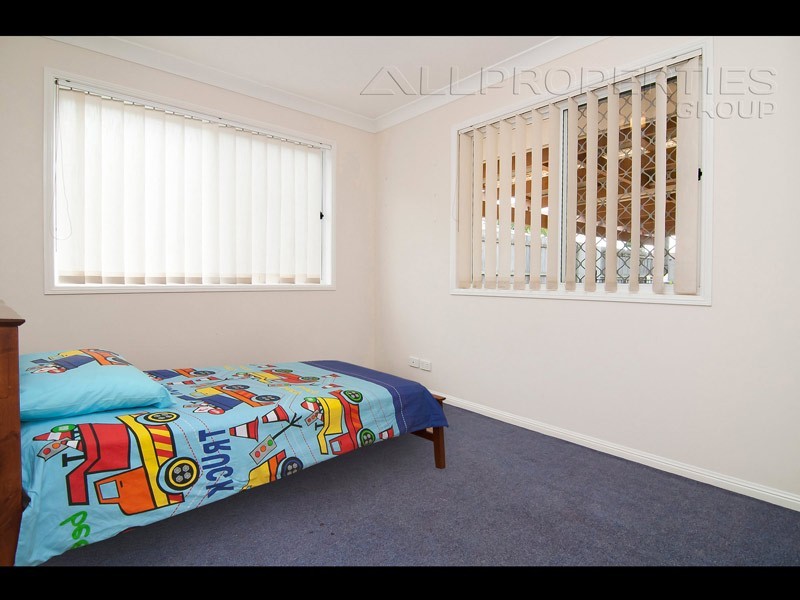 26 STRINGYBARK, Regents Park QLD 4118