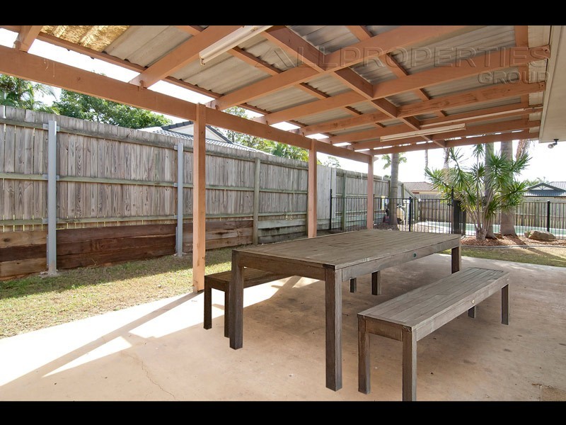 26 STRINGYBARK, Regents Park QLD 4118