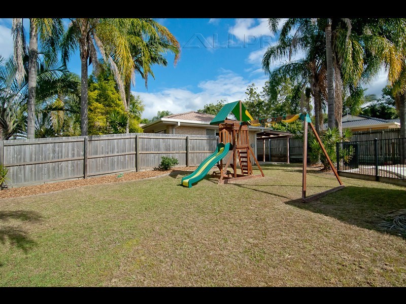 26 STRINGYBARK, Regents Park QLD 4118