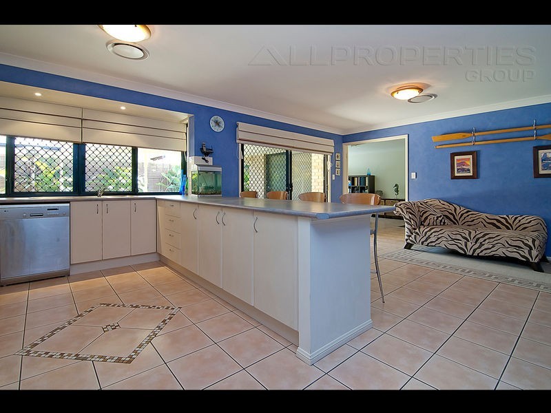 24 Daintree Drive, Parkinson QLD 4115