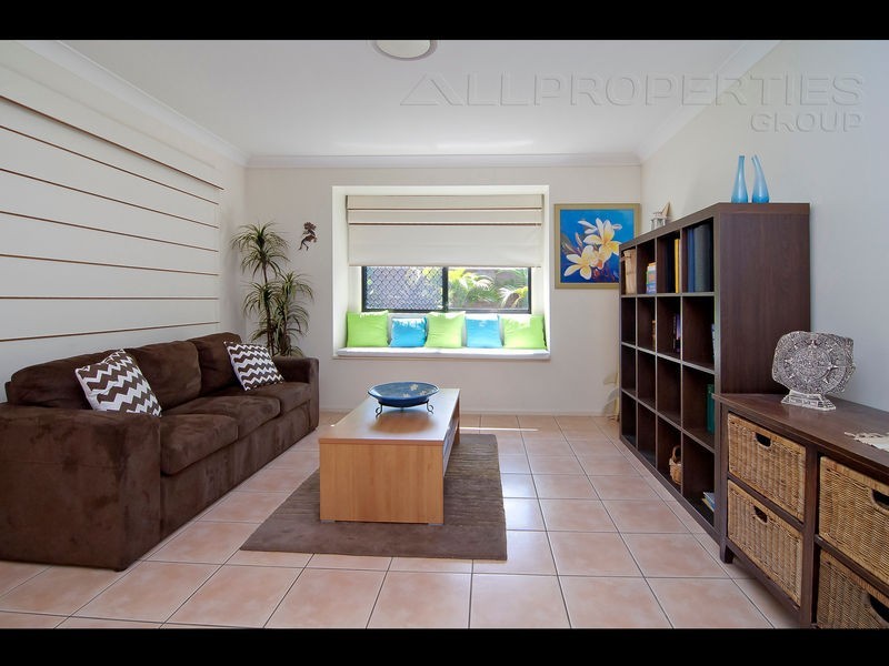 24 Daintree Drive, Parkinson QLD 4115