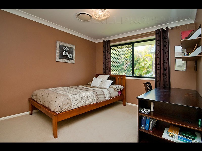 24 Daintree Drive, Parkinson QLD 4115