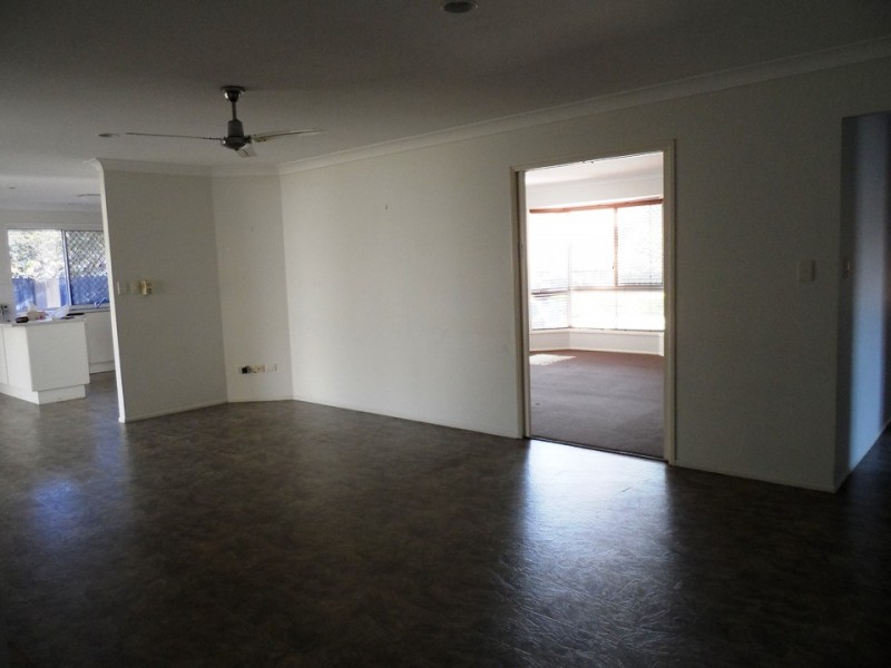 4 Latana Court, Regents Park QLD 4118