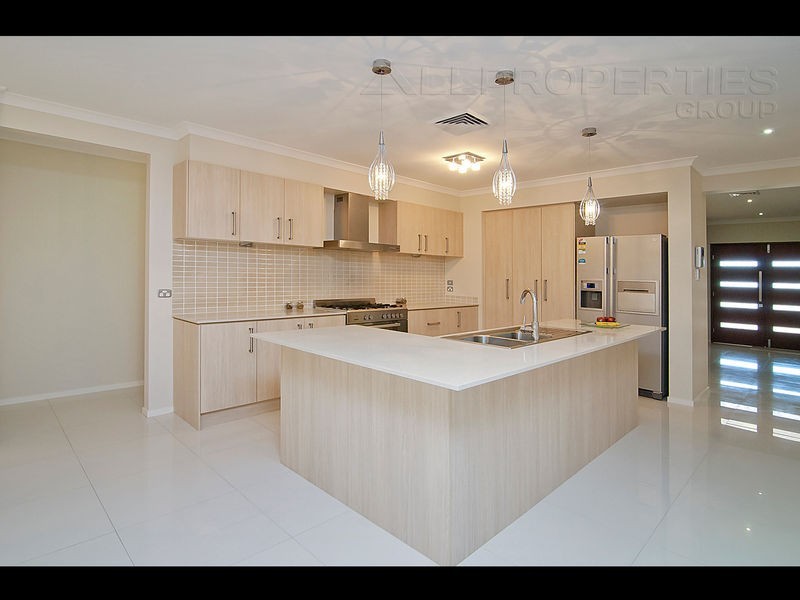 29 Oak Street, Heathwood QLD 4110