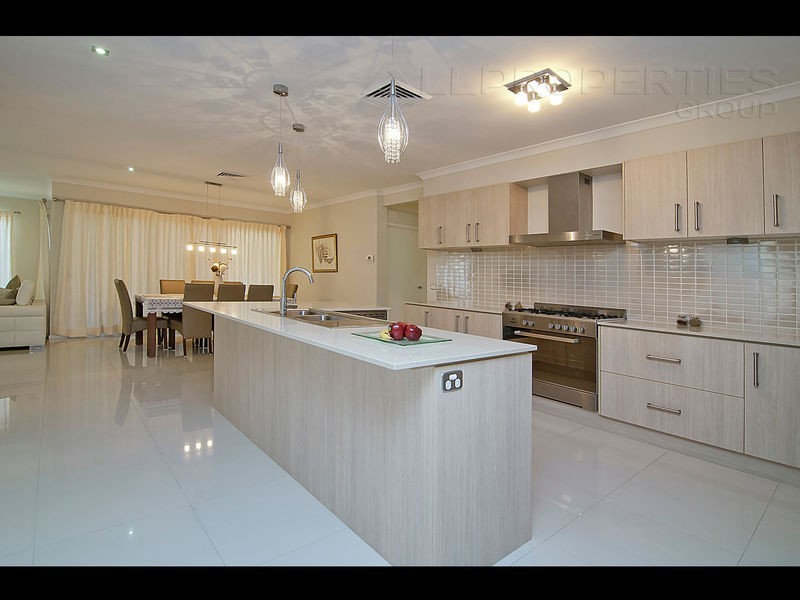 29 Oak Street, Heathwood QLD 4110