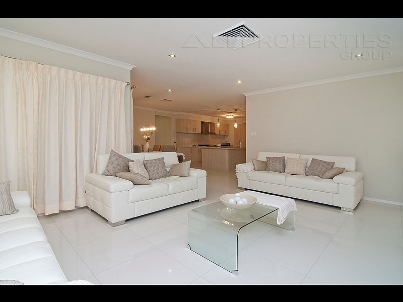 29 Oak Street, Heathwood QLD 4110