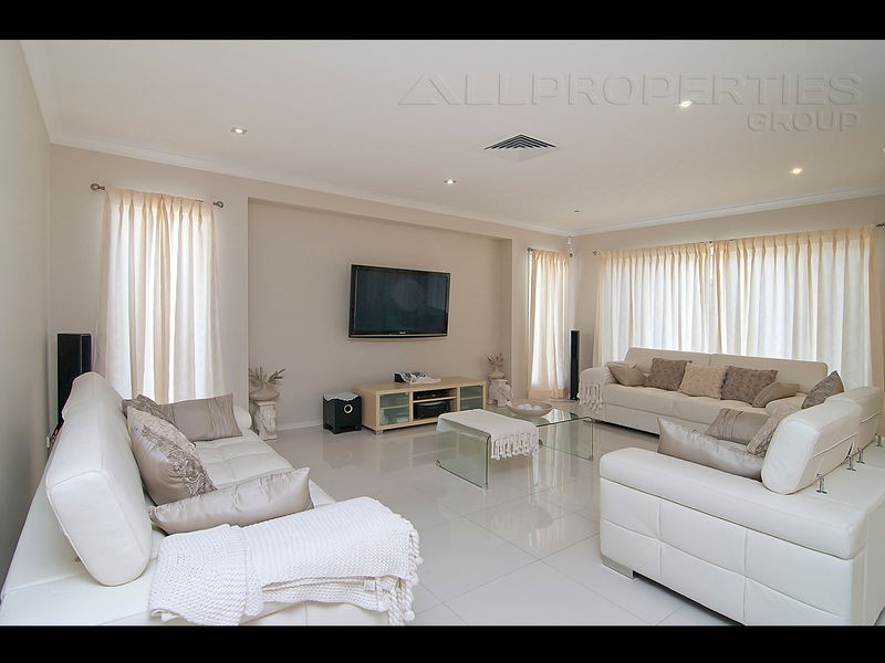 29 Oak Street, Heathwood QLD 4110