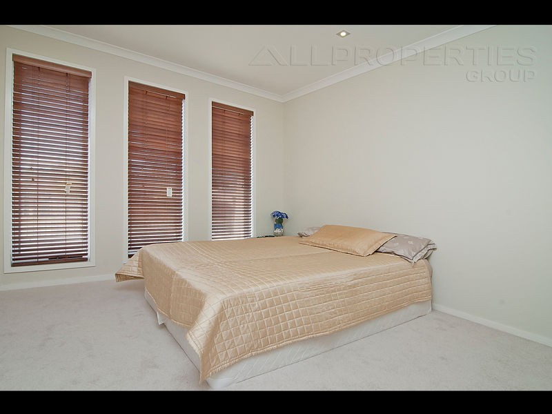 29 Oak Street, Heathwood QLD 4110