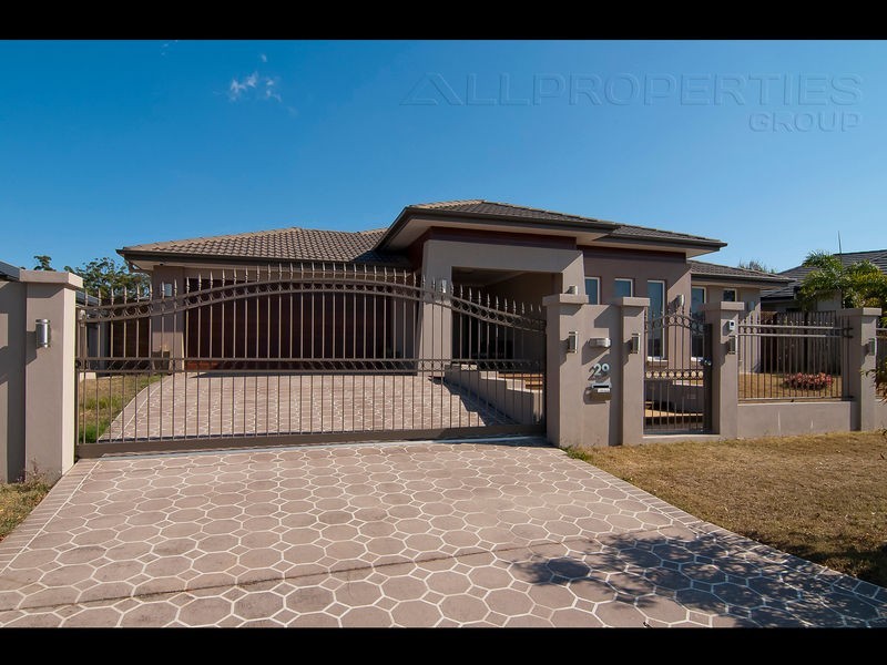 29 Oak Street, Heathwood QLD 4110