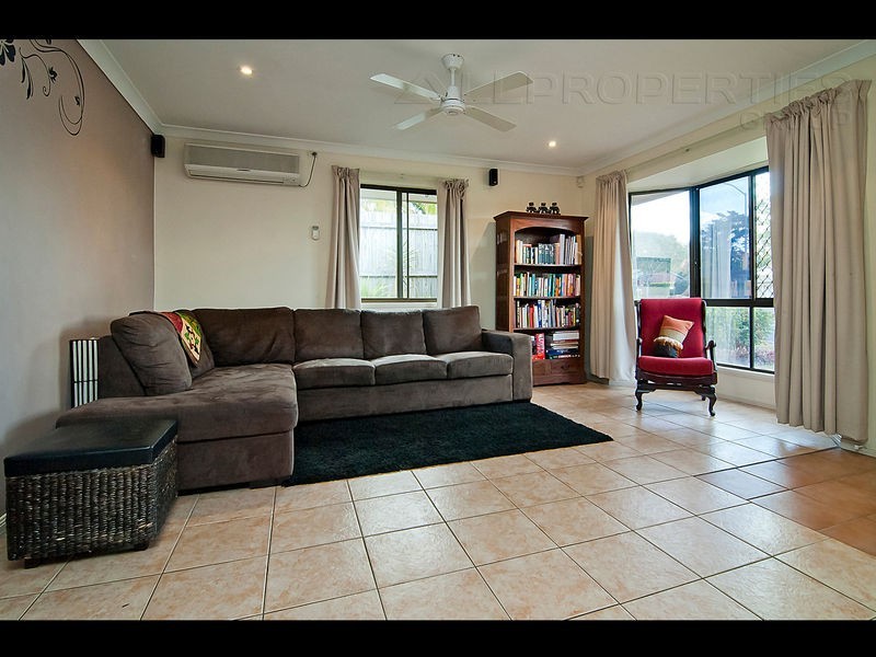 22 SONOROUS CLOSE, Regents Park QLD 4118