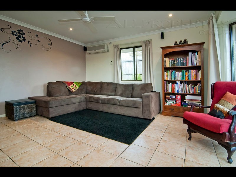 22 SONOROUS CLOSE, Regents Park QLD 4118