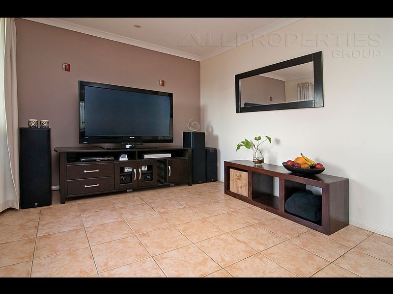 22 SONOROUS CLOSE, Regents Park QLD 4118