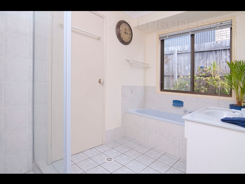 22 SONOROUS CLOSE, Regents Park QLD 4118