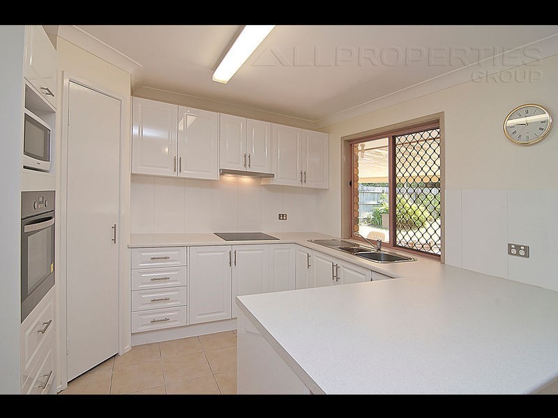 2 Oldbury Place, Forest Lake QLD 4078