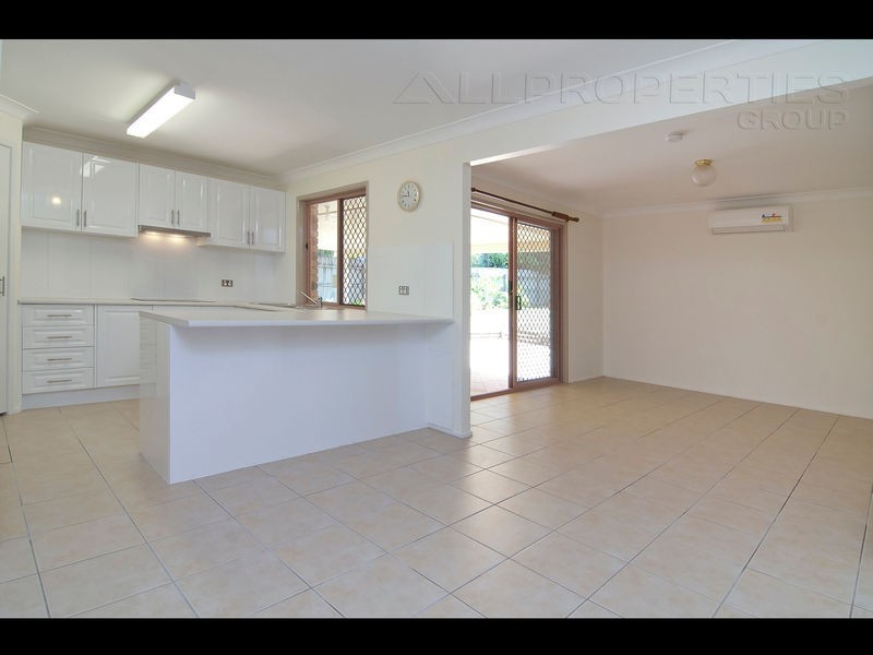 2 Oldbury Place, Forest Lake QLD 4078
