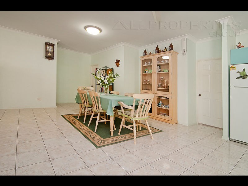 22 ACORUS CT, Regents Park QLD 4118