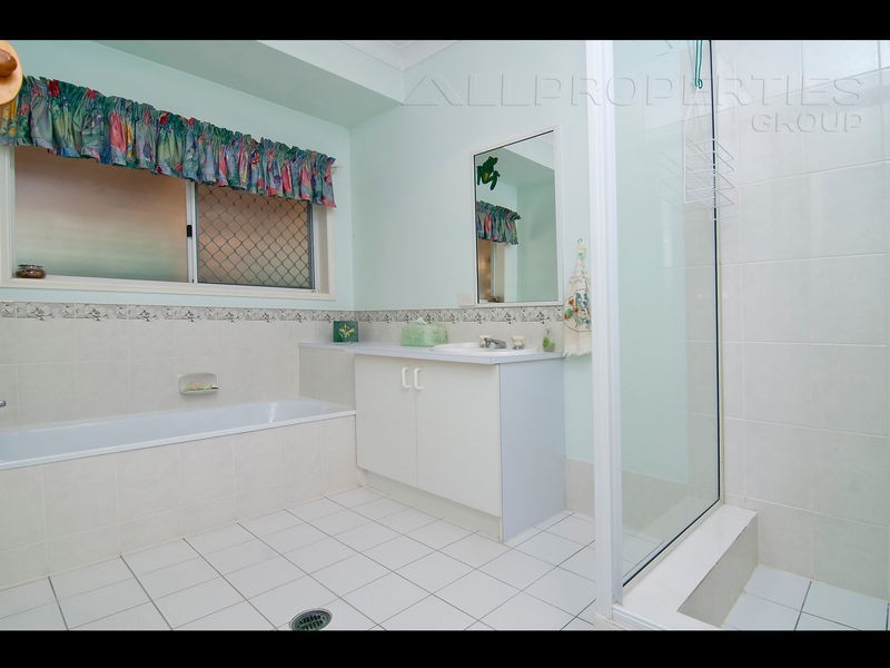 22 ACORUS CT, Regents Park QLD 4118