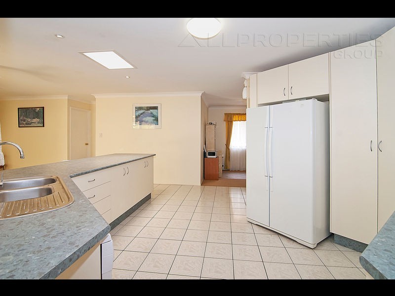 8 Wade Court, Boronia Heights QLD 4124