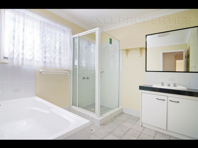 8 Wade Court, Boronia Heights QLD 4124