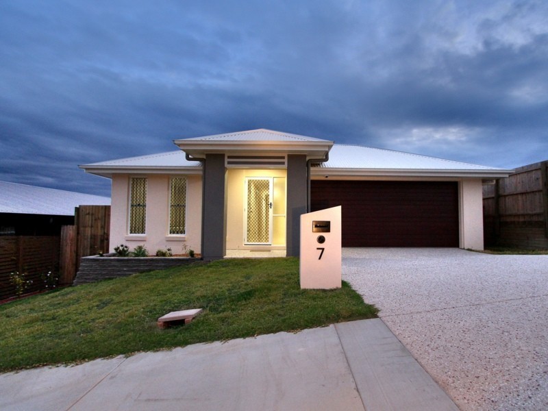 7 Hopman Way, Springfield Lakes QLD 4300