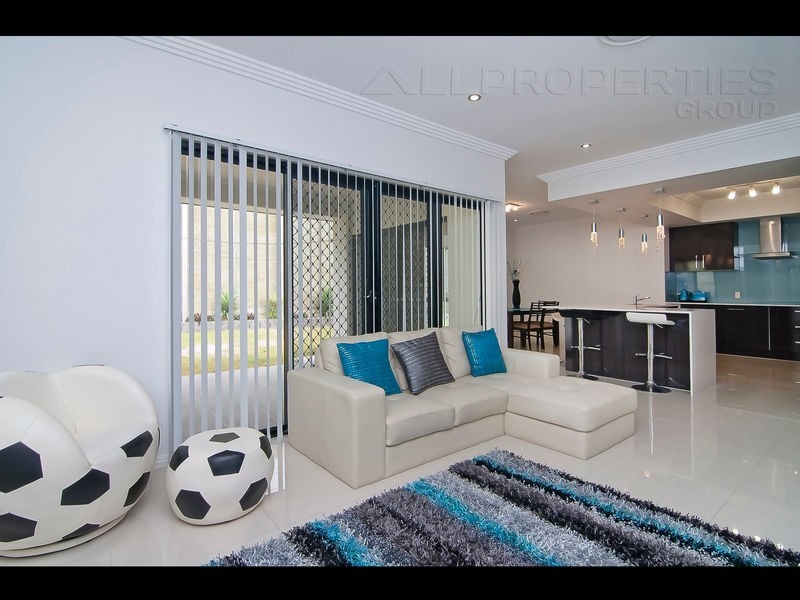 27 Harvey Place, Calamvale QLD 4116
