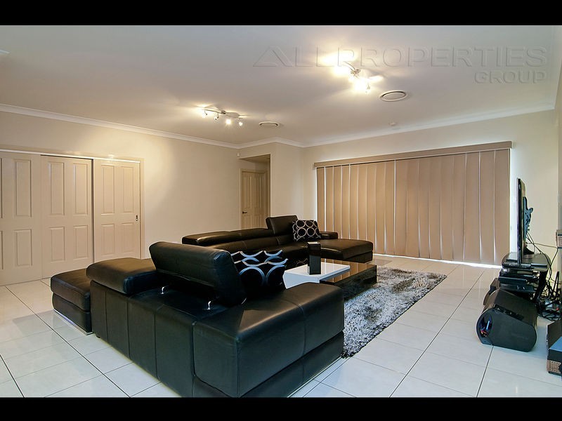 4 Coolibah Street, Heathwood QLD 4110