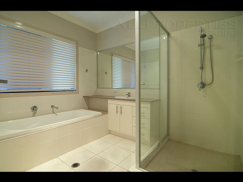 4 Coolibah Street, Heathwood QLD 4110