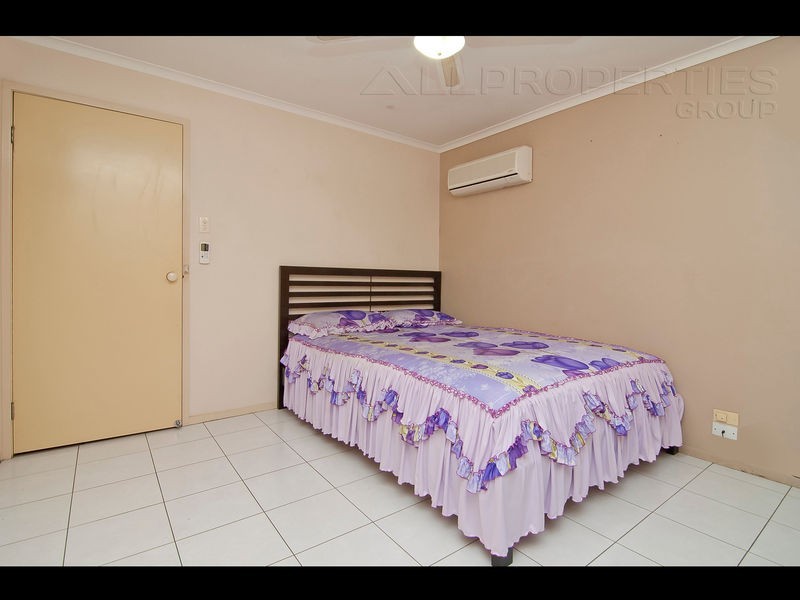 6 KINGFIELD CT, Regents Park QLD 4118