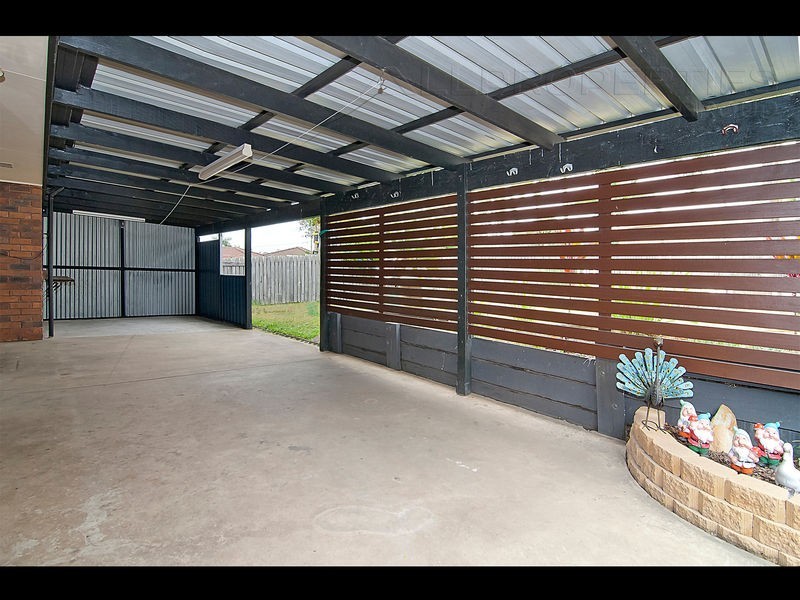6 KINGFIELD CT, Regents Park QLD 4118