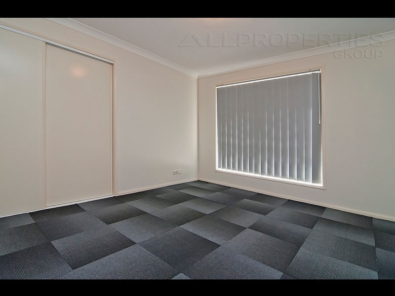 32 High Peak Cr, Springfield QLD 4300
