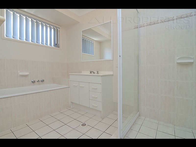 32 High Peak Cr, Springfield QLD 4300