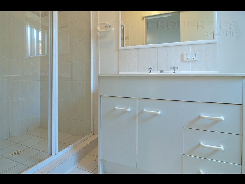 32 High Peak Cr, Springfield QLD 4300