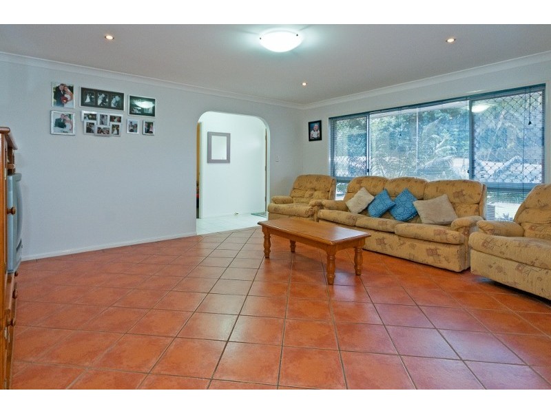 4 LITSEA CT, Regents Park QLD 4118