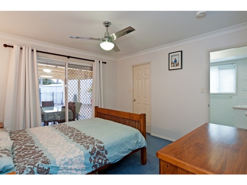 4 LITSEA CT, Regents Park QLD 4118