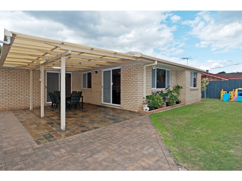 4 LITSEA CT, Regents Park QLD 4118