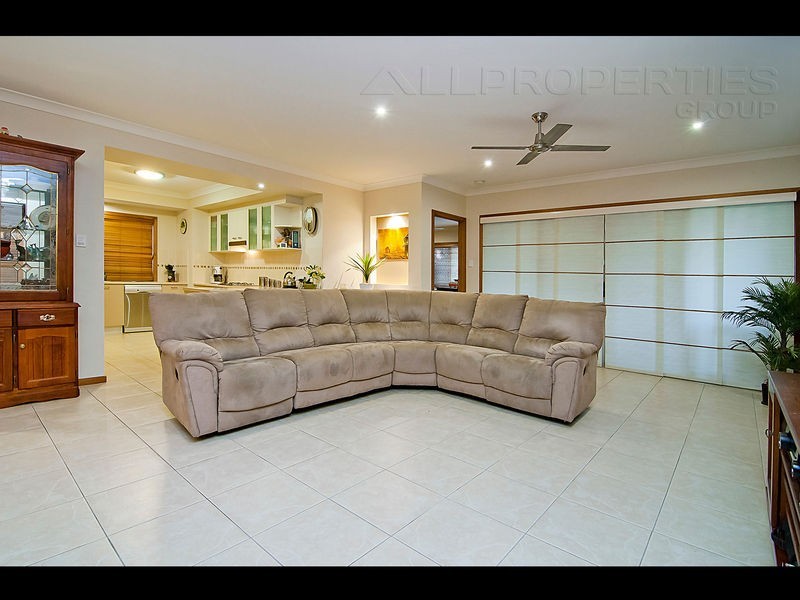 53 Long Island Drive, Windaroo QLD 4207