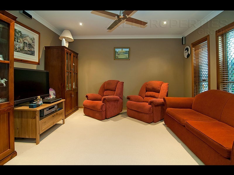 53 Long Island Drive, Windaroo QLD 4207
