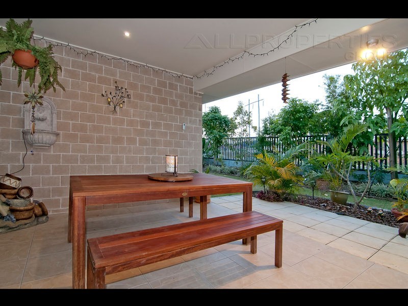 53 Long Island Drive, Windaroo QLD 4207