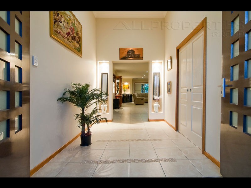 53 Long Island Drive, Windaroo QLD 4207